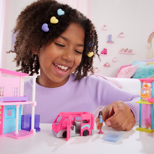 Barbie Mini Barbieland Coffret Autocaravane de Rêve, Poupée