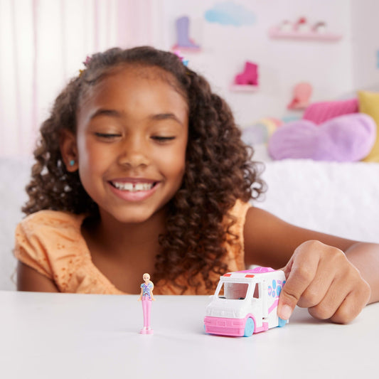 Barbie Mini Barbieland Coffret et Poupée Véhicule Médical