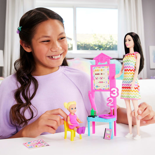 Barbie  Poupée  enseignante, Blonde, Tout-Petit et Accessoires