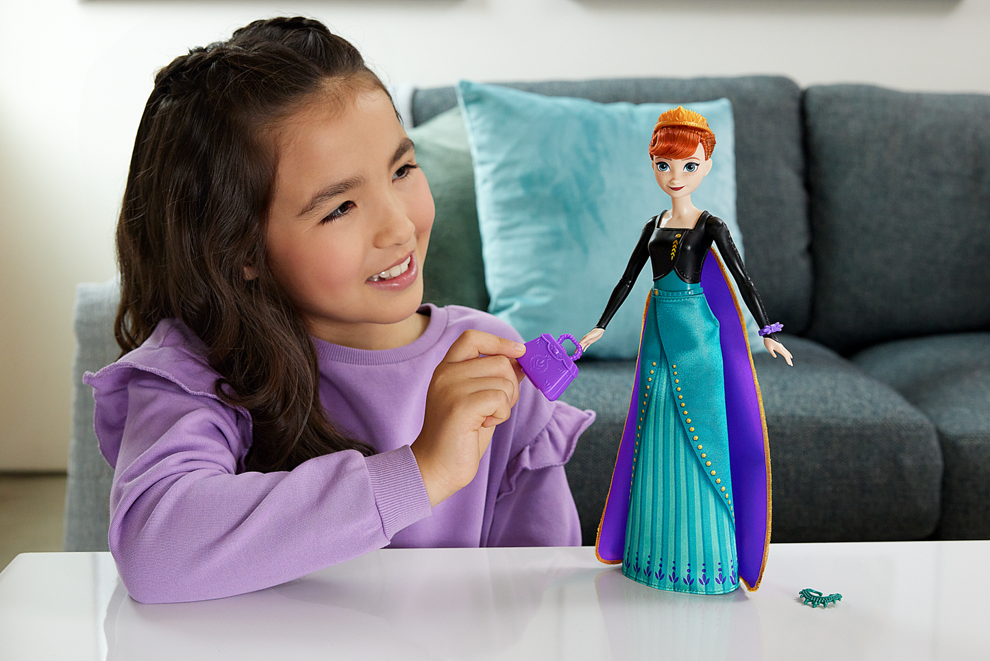 Disney Frozen Spin & Reveal Anna Fashion Doll & Accessories With 11 Surprises