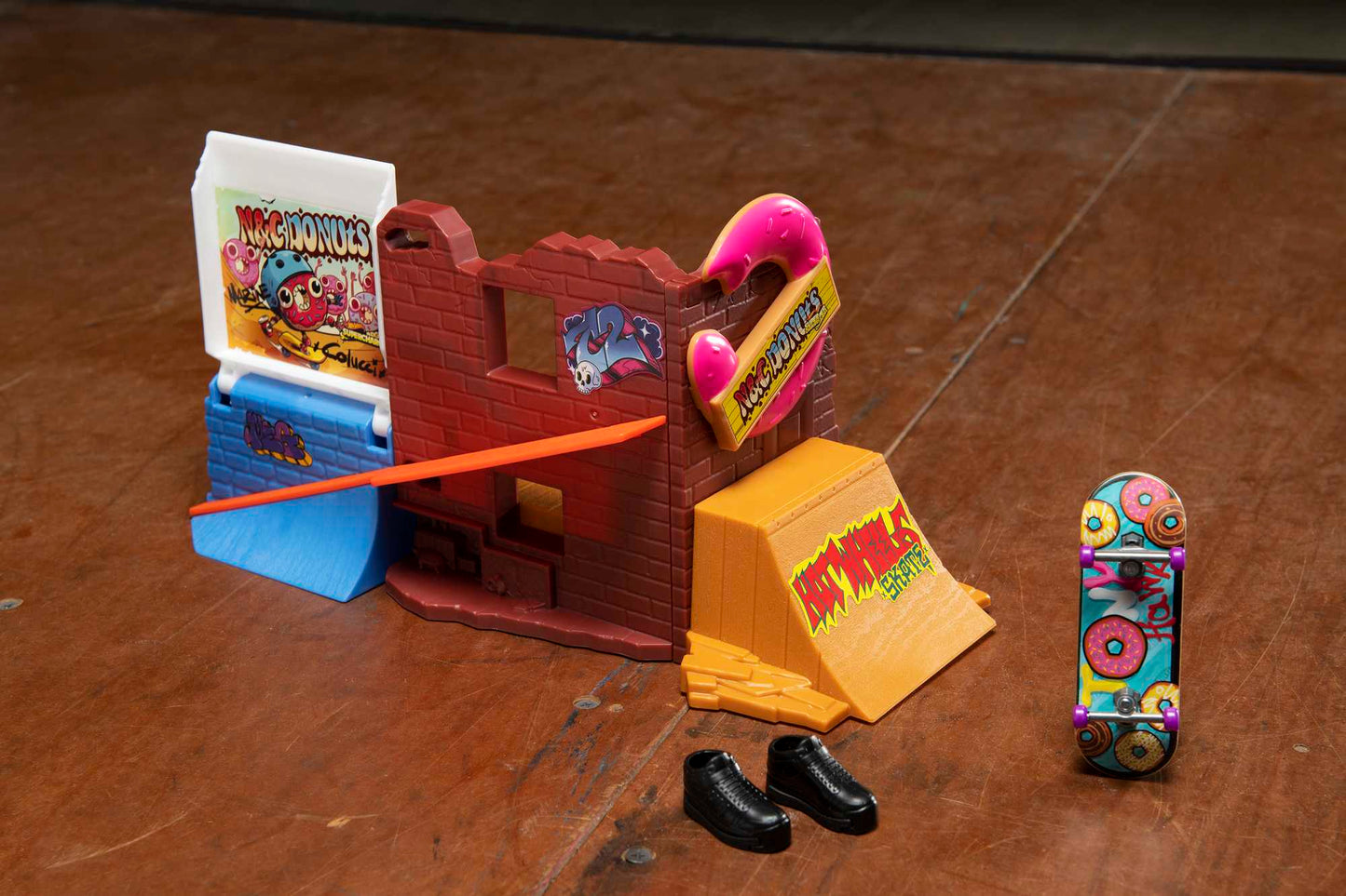 Hot Wheels Skate Pista de Brinquedo Set Loja de Donuts