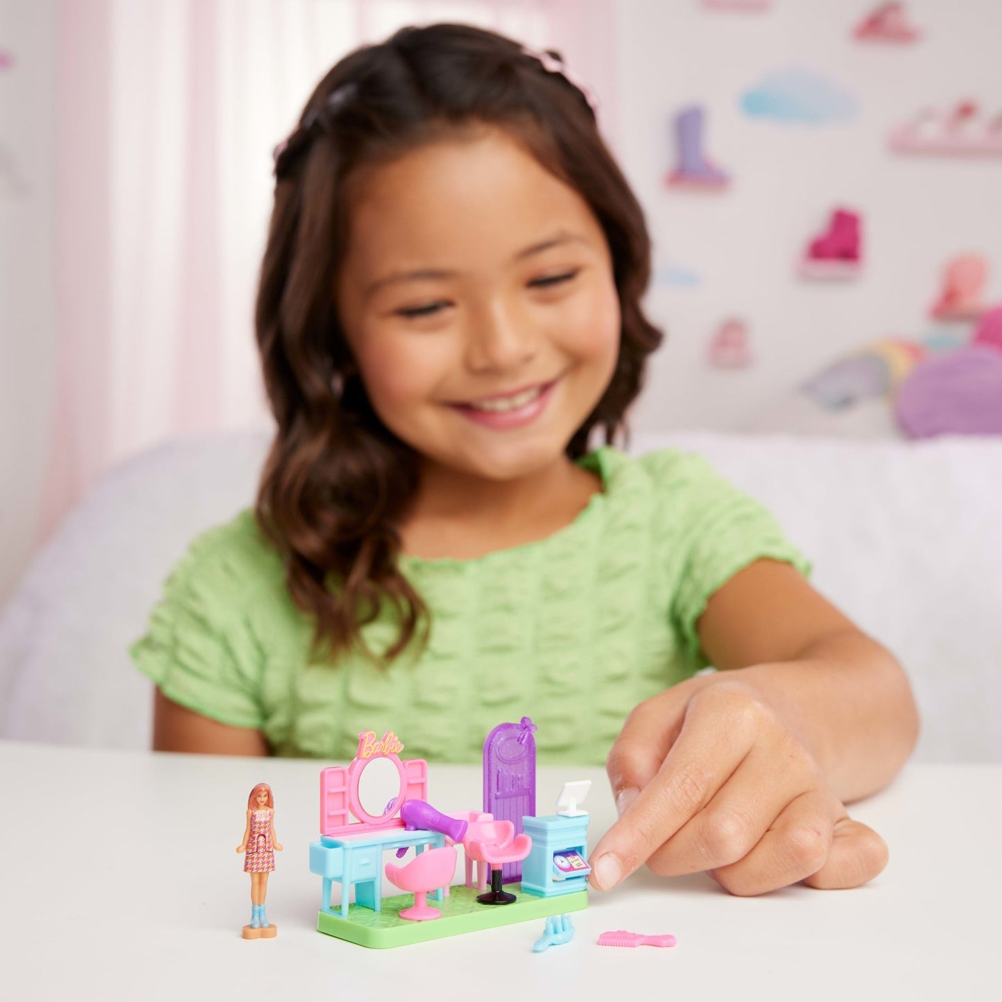 Barbie Mini Barbieland  Poupée et Coffret de Jeu Salon de Coiffure