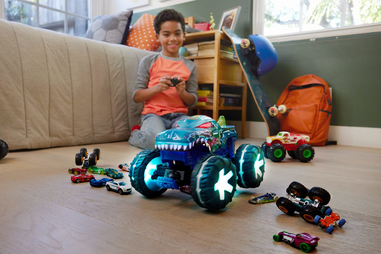 Hot Wheels Monster Trucks Vehículo a Control Remoto Mega Wrex Luces y Sonidos Escala 1:15